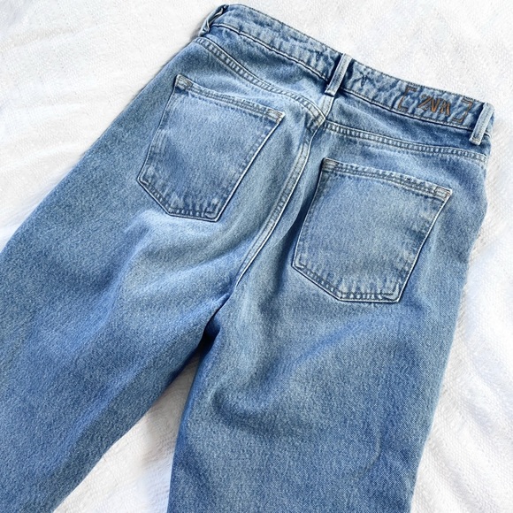 Zara High Waist Straight Jeans, Light Wash, Size 4, 100% Cotton - Picture 8 of 9
